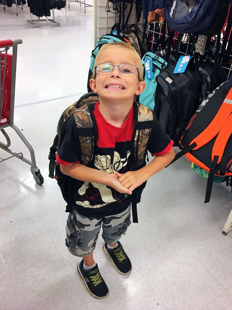 kid shopping with mom