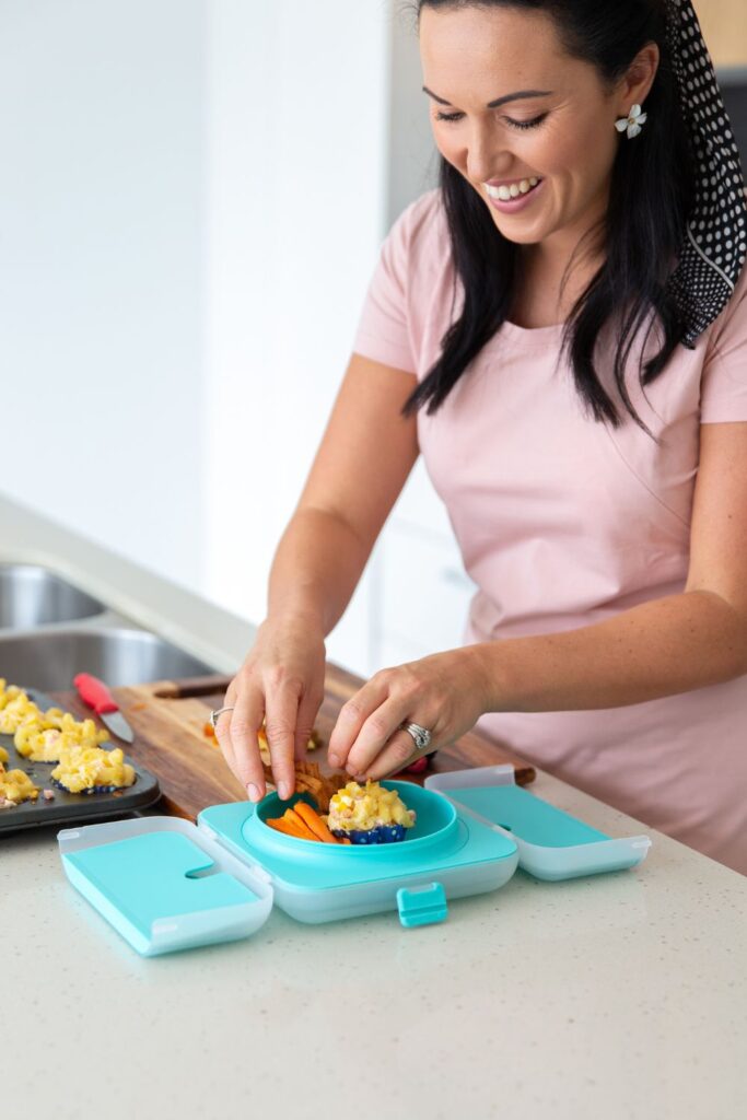 mom packing kid's school lunch that kids will actually finish