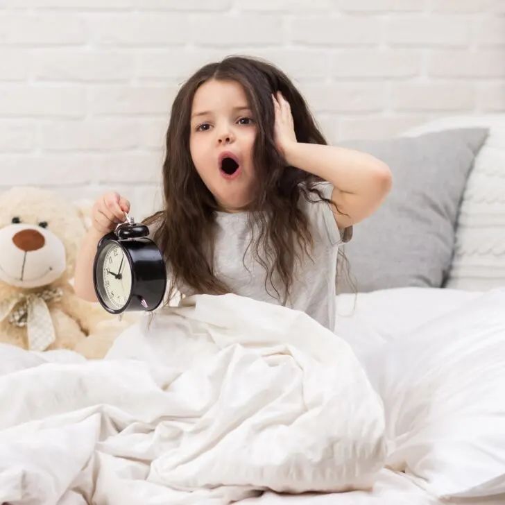 picture of a child with a wake-up alarm as school morning routine