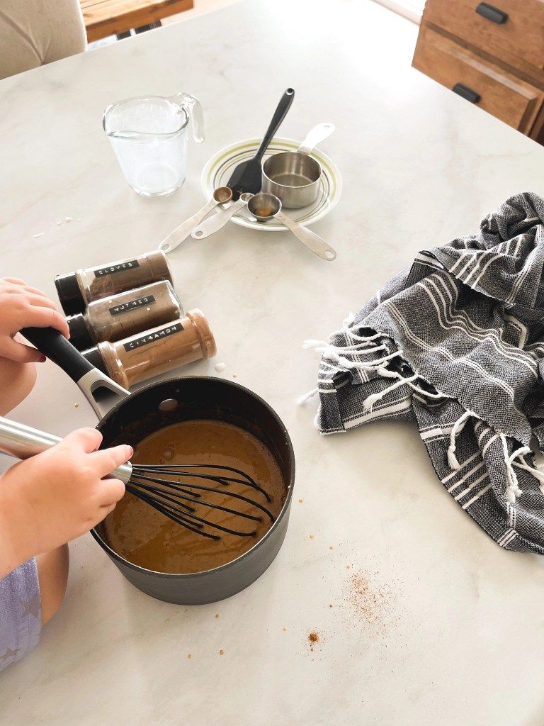 kids making pumpkin spice