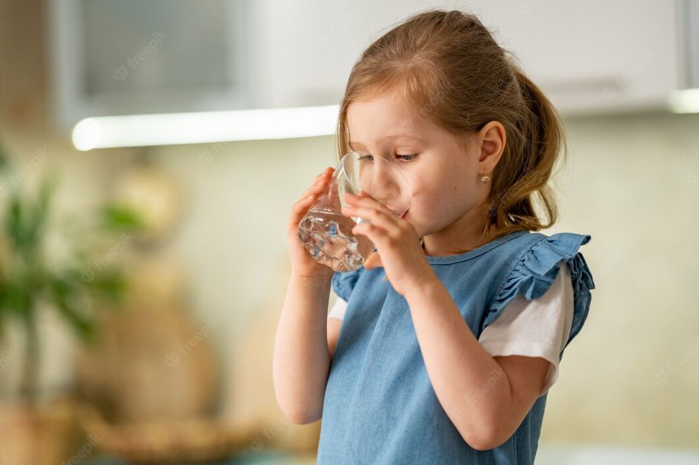 kid drinking water