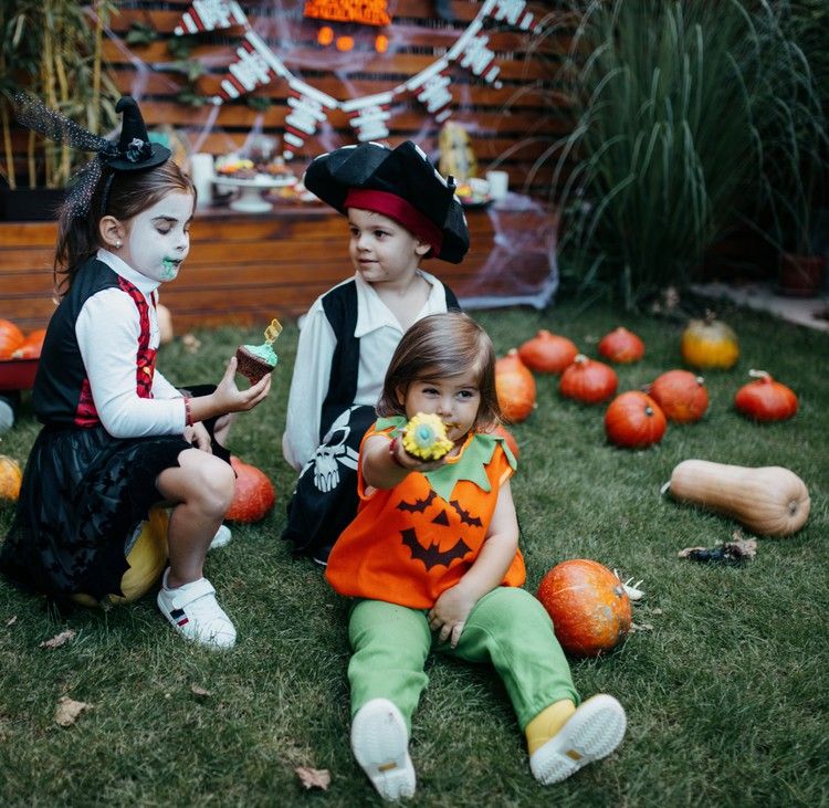kids enjoying halloween