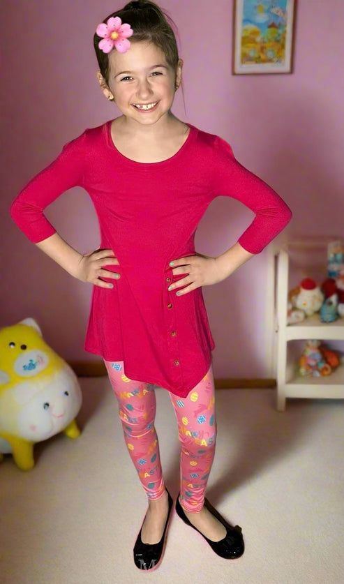 kid in basic leggings with a long tunic as easy outfit ideas for busy school morning