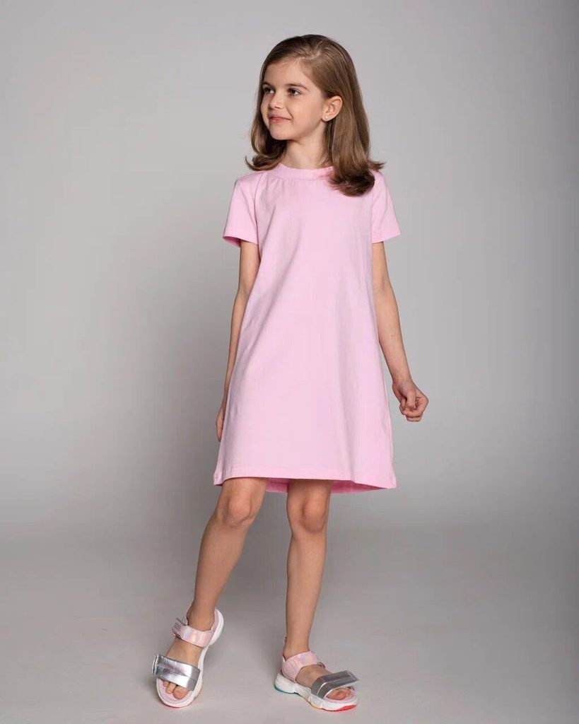 kid in basic t shirt dresses
