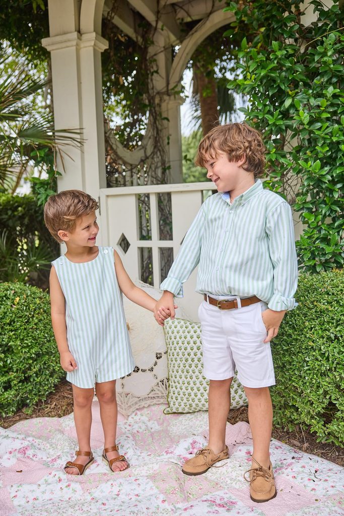 kids in coordinating stripe pattern as matching outfit ideas for siblings