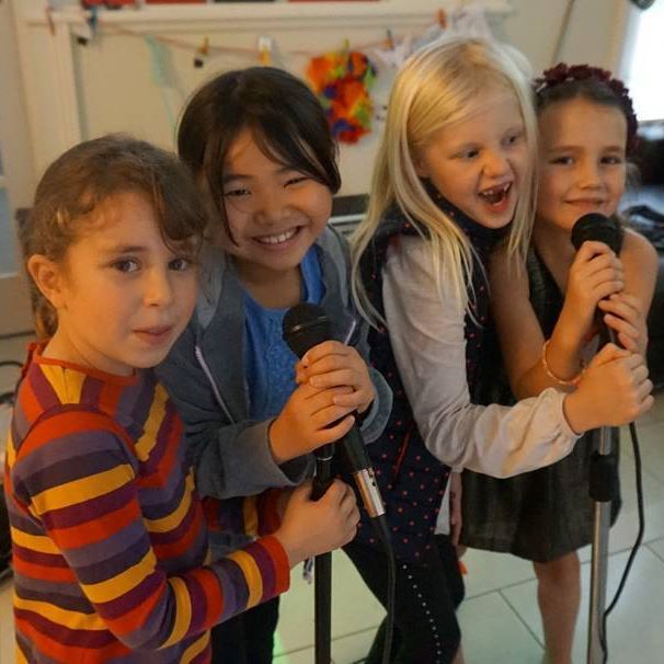 kids singing