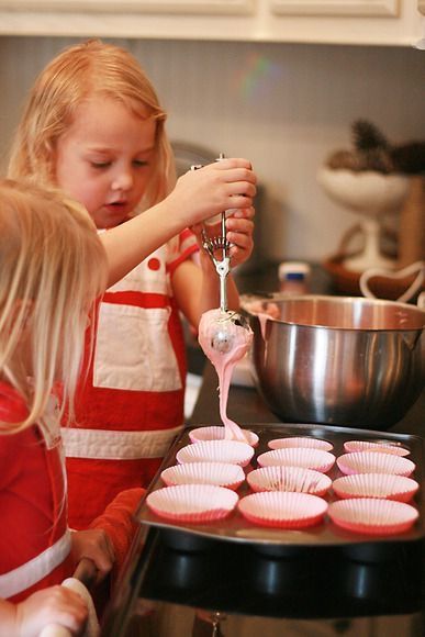 kids baking