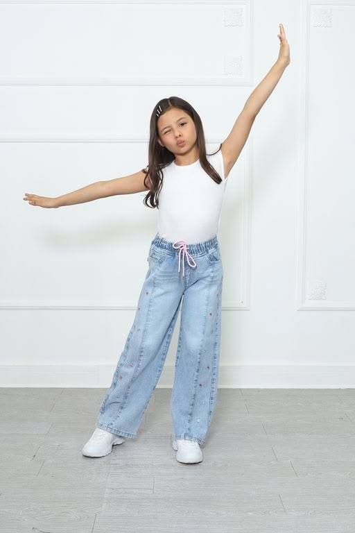 kid in high waist jeans with top as jeans outfit ideas for little girls