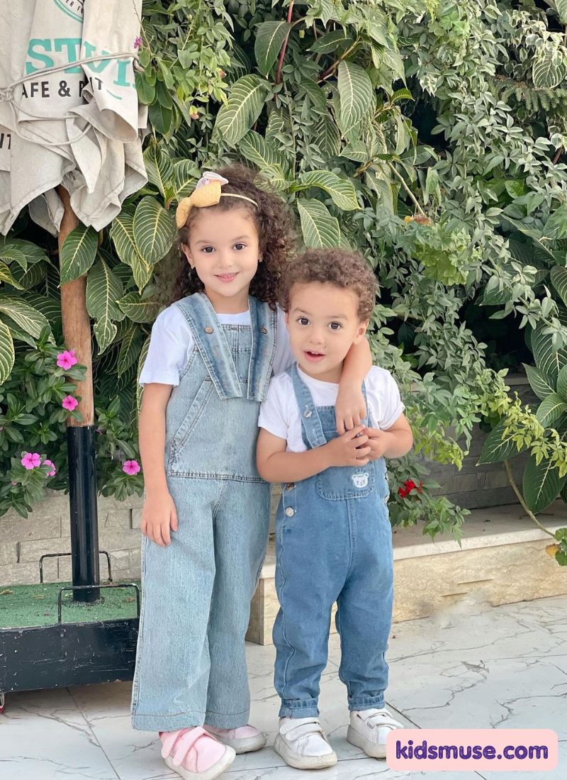 35 Cute Matching Outfit Ideas for Siblings