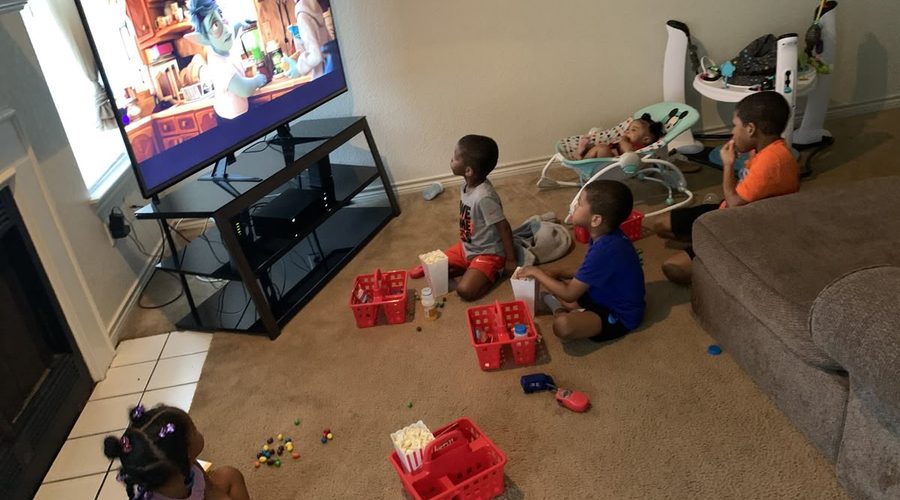 How to Organize a Kids’ Movie Night With Games and Activities